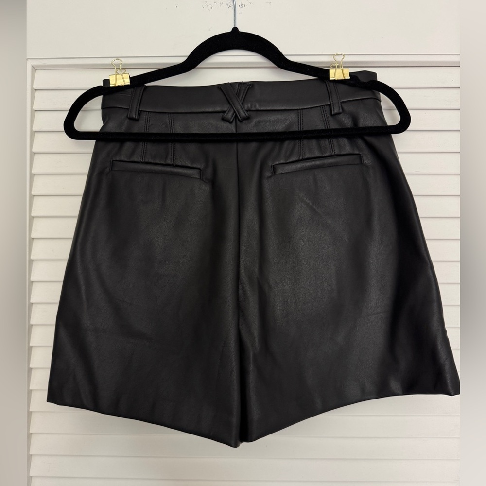 NWT Banana Republic Black High Waist Faux Leather Shorts size Small - Picture 3 of 4